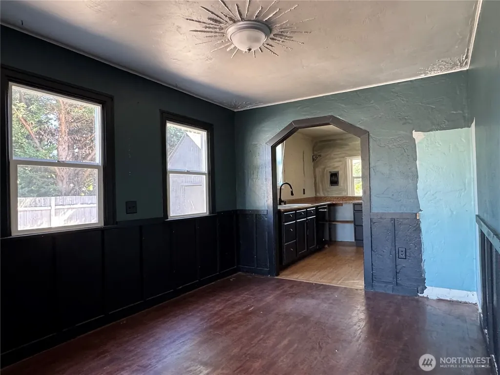 4727 Ocean Beach Highway Longview WA 98632