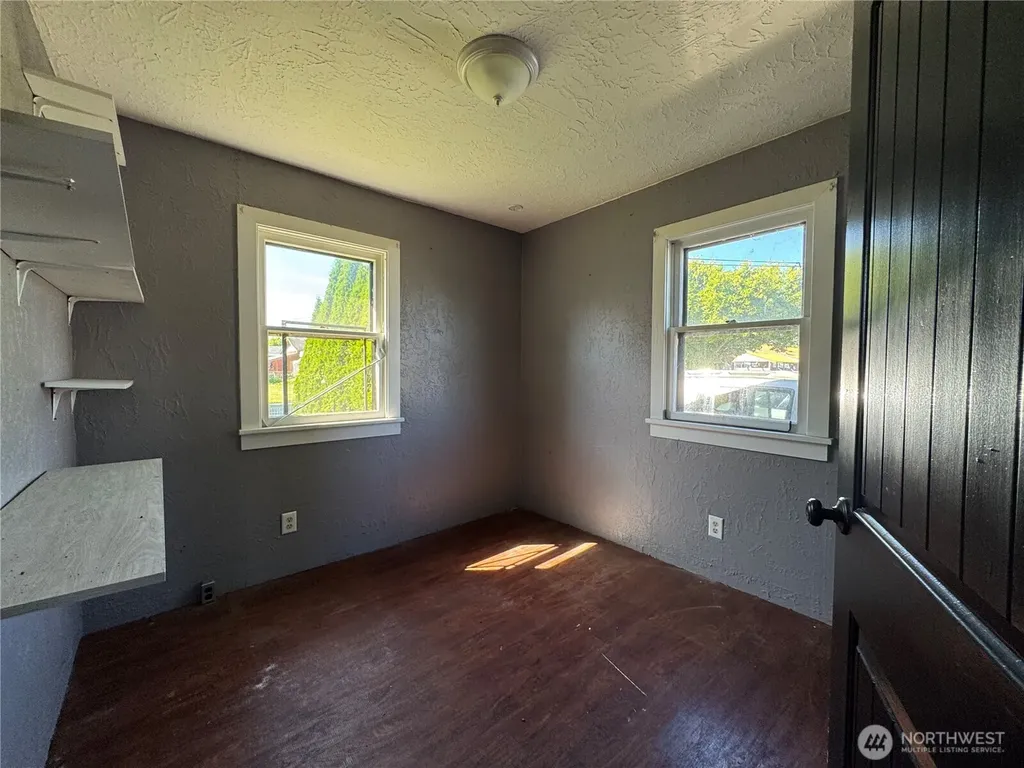 4727 Ocean Beach Highway Longview WA 98632