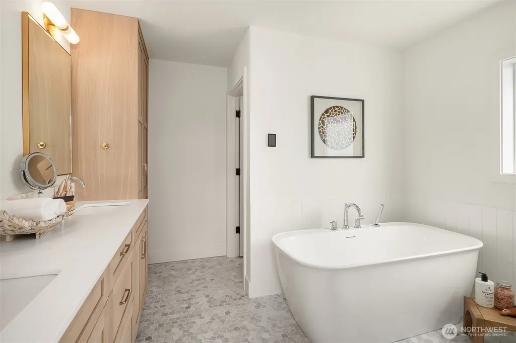 3442 13th Avenue W Seattle WA 98119