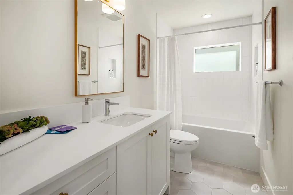 3442 13th Avenue W Seattle WA 98119