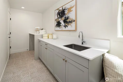 3442 13th Avenue W Seattle WA 98119