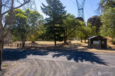 22007 NE Pleasant Valley Road Grand Coulee WA 99133