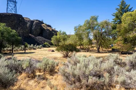 22007 NE Pleasant Valley Road Grand Coulee WA 99133