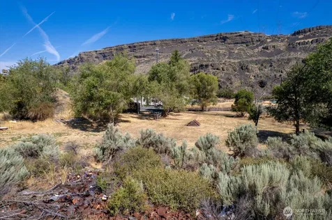 22007 NE Pleasant Valley Road Grand Coulee WA 99133
