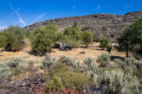 22007 NE Pleasant Valley Road Grand Coulee WA 99133