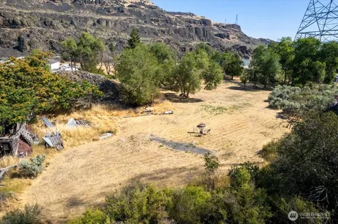 22007 NE Pleasant Valley Road Grand Coulee WA 99133