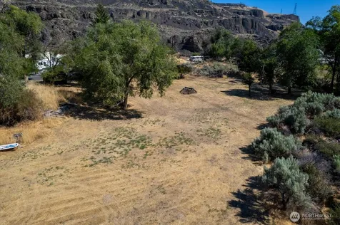 22007 NE Pleasant Valley Road Grand Coulee WA 99133