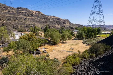 22007 NE Pleasant Valley Road Grand Coulee WA 99133