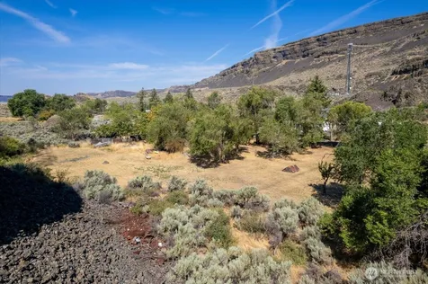 22007 NE Pleasant Valley Road Grand Coulee WA 99133