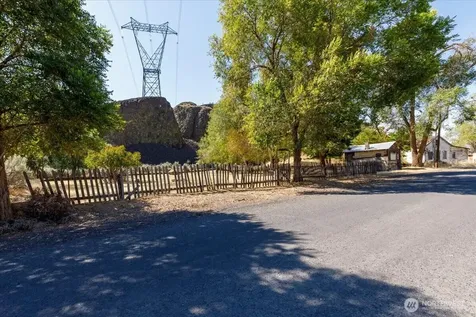 22007 NE Pleasant Valley Road Grand Coulee WA 99133