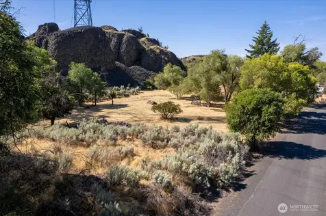 22007 NE Pleasant Valley Road Grand Coulee WA 99133