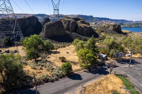 22007 NE Pleasant Valley Road Grand Coulee WA 99133