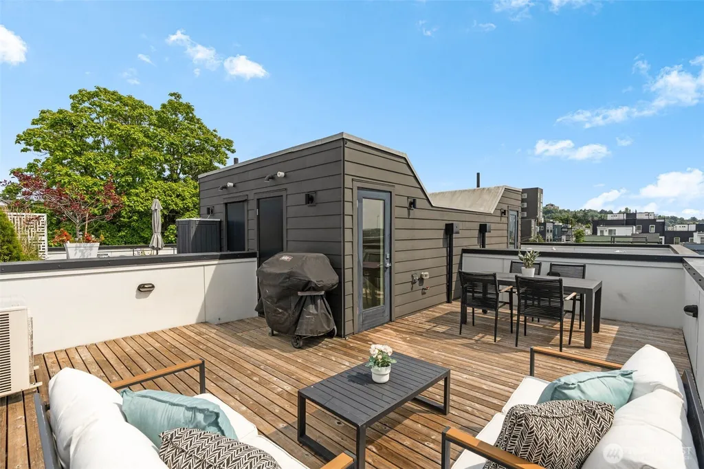 2368 Franklin Avenue E Seattle WA 98102
