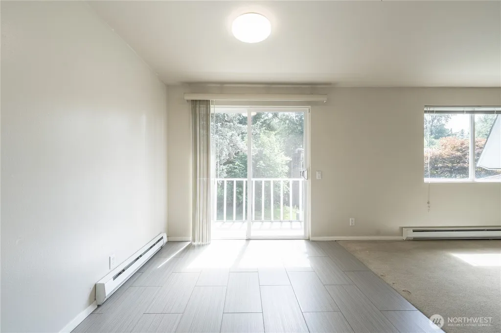 6107 NE 194th Place Kenmore WA 98028