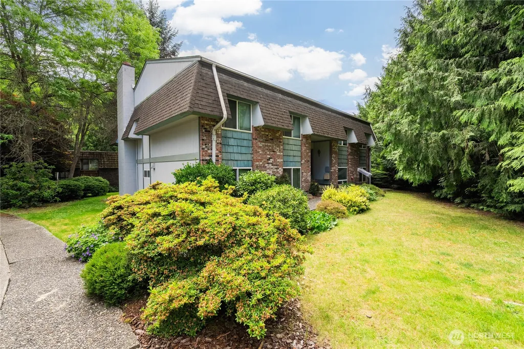 6107 NE 194th Place Kenmore WA 98028