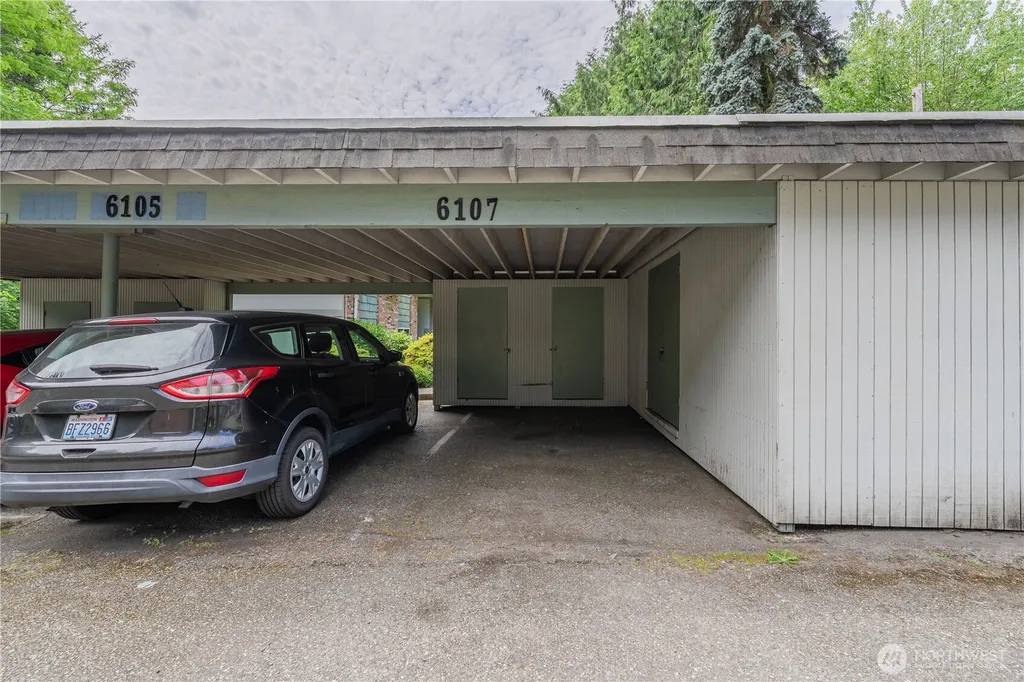 6107 NE 194th Place Kenmore WA 98028