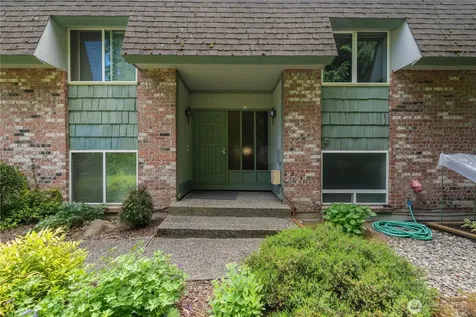 6107 NE 194th Place Kenmore WA 98028