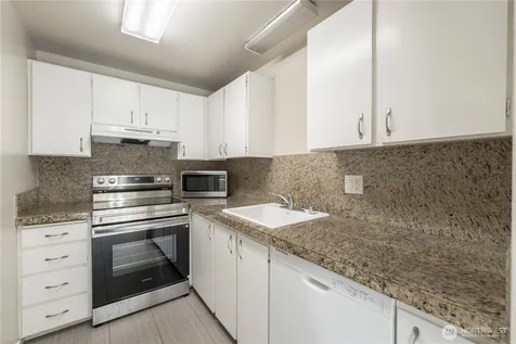 6107 NE 194th Place Kenmore WA 98028
