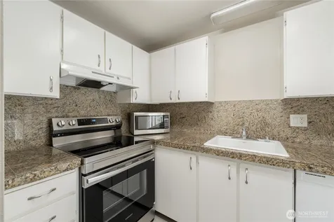 6107 NE 194th Place Kenmore WA 98028