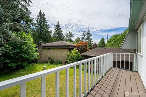 6107 NE 194th Place Kenmore WA 98028