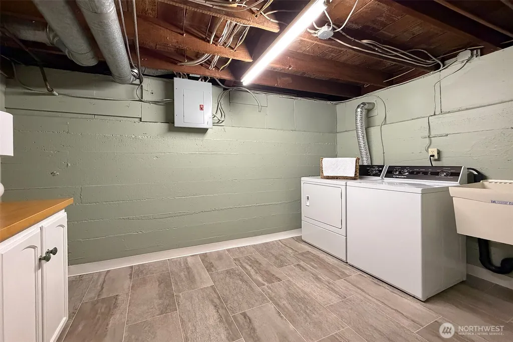 2448 1st Avenue W Seattle WA 98119