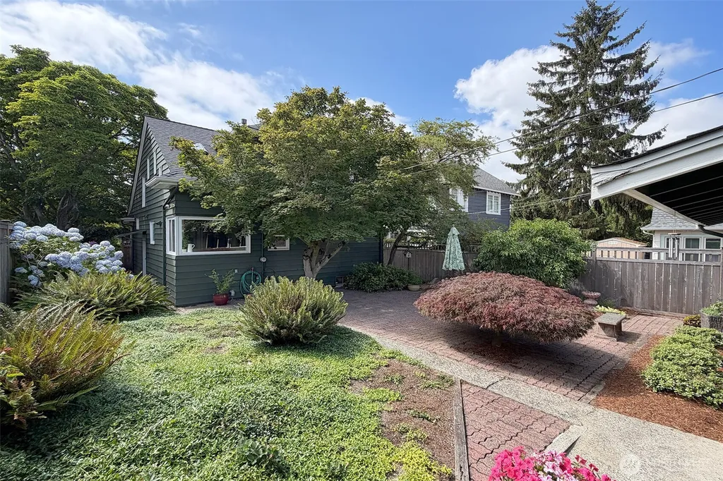 2448 1st Avenue W Seattle WA 98119