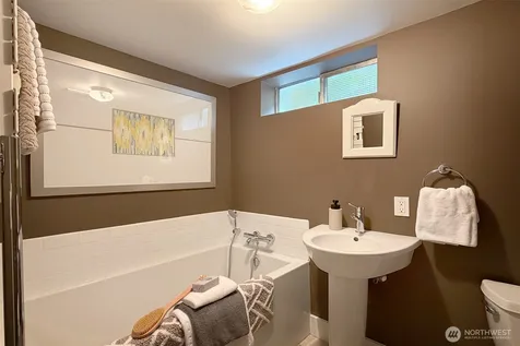 2448 1st Avenue W Seattle WA 98119