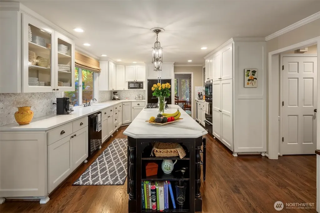 4140 W Mercer Mercer Island WA 98040