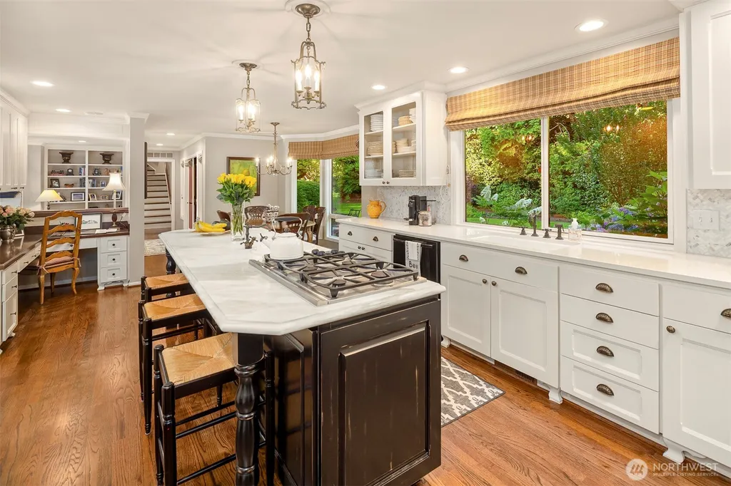 4140 W Mercer Mercer Island WA 98040