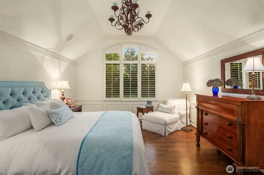 4140 W Mercer Mercer Island WA 98040