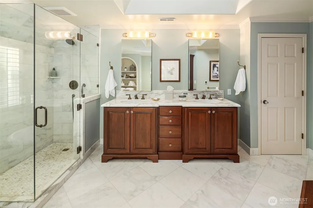 4140 W Mercer Mercer Island WA 98040