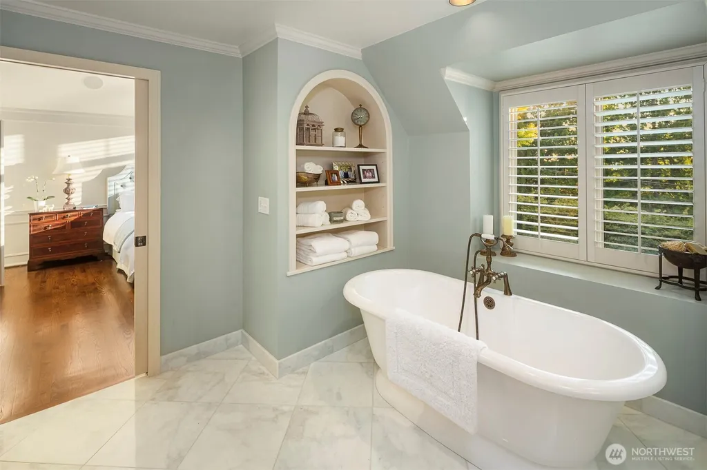 4140 W Mercer Mercer Island WA 98040