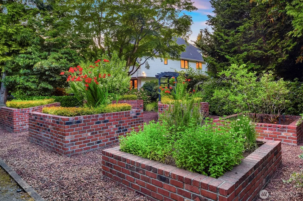 4140 W Mercer Mercer Island WA 98040