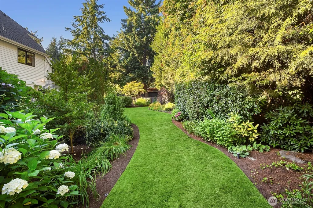 4140 W Mercer Mercer Island WA 98040