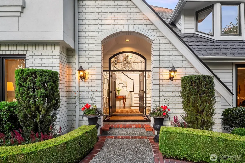 4140 W Mercer Mercer Island WA 98040