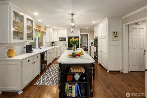 4140 W Mercer Mercer Island WA 98040