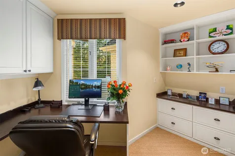 4140 W Mercer Mercer Island WA 98040