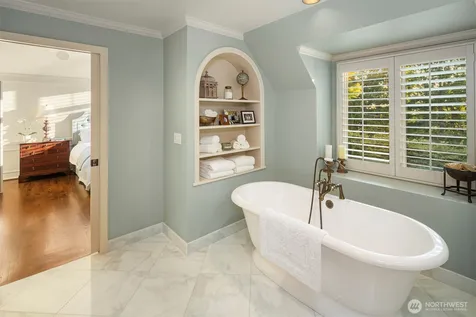 4140 W Mercer Mercer Island WA 98040