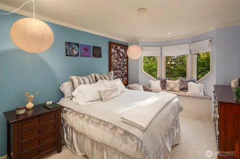 4140 W Mercer Mercer Island WA 98040