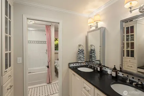 4140 W Mercer Mercer Island WA 98040