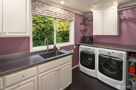 4140 W Mercer Mercer Island WA 98040
