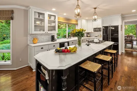 4140 W Mercer Mercer Island WA 98040