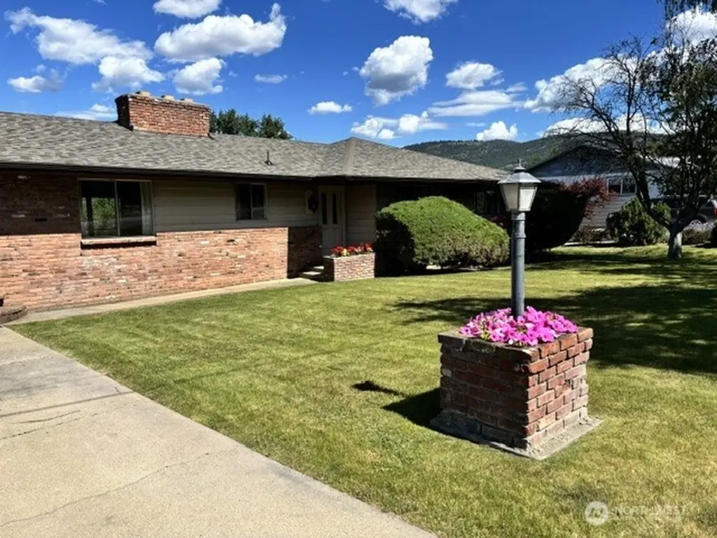10 Westlake Road Oroville WA 98844