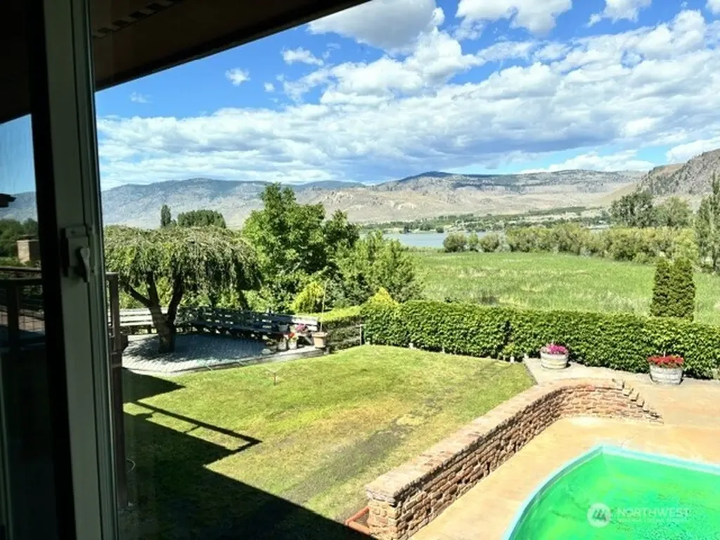 10 Westlake Road Oroville WA 98844