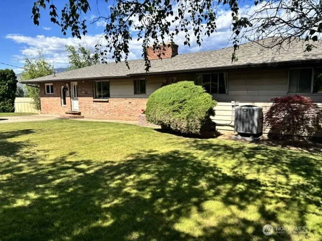 10 Westlake Road Oroville WA 98844