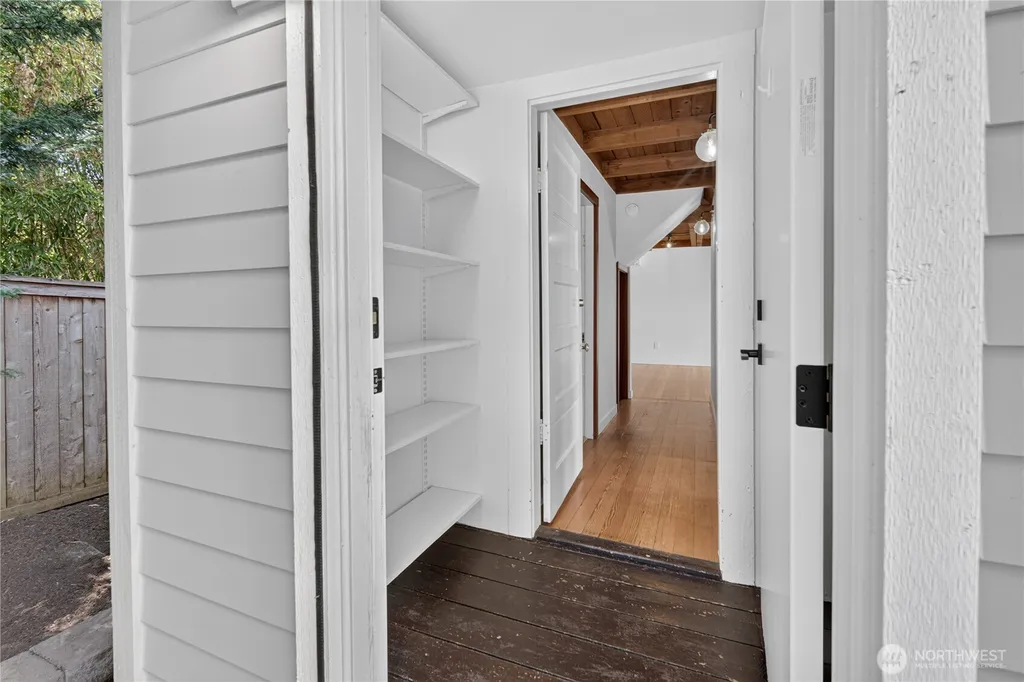 6538 11th Avenue NW Seattle WA 98117