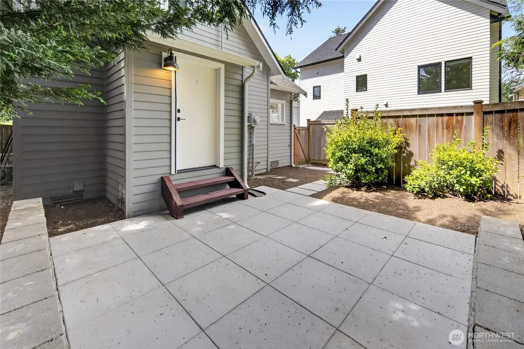 6538 11th Avenue NW Seattle WA 98117