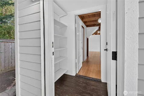 6538 11th Avenue NW Seattle WA 98117