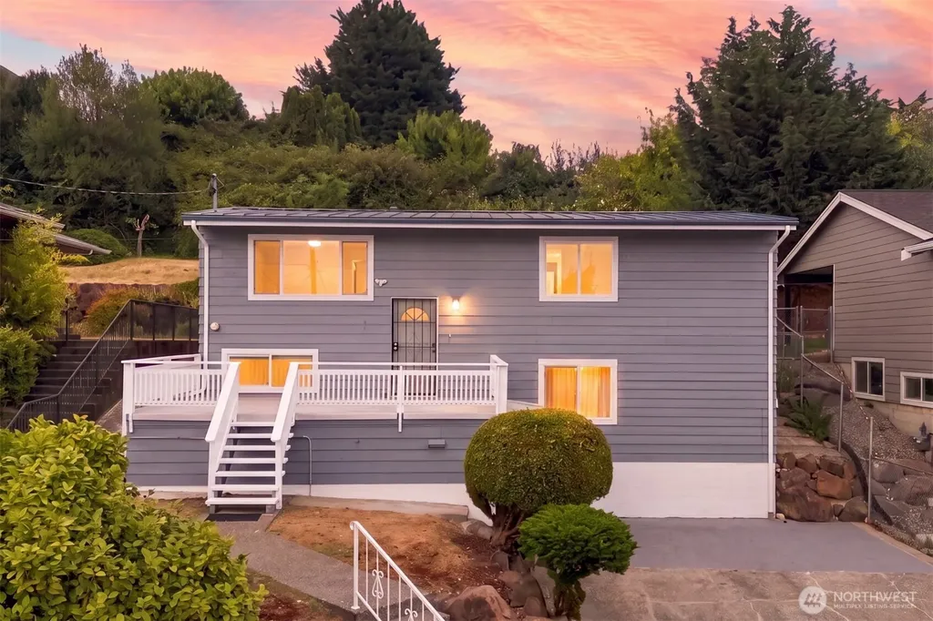 5922 23rd Avenue S Seattle WA 98108