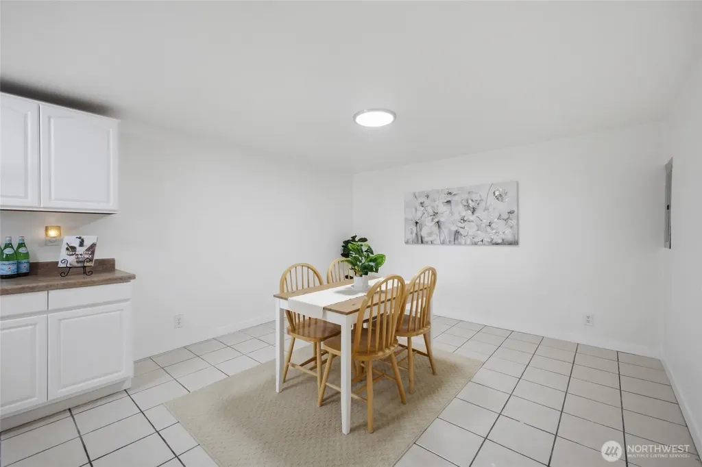 5922 23rd Avenue S Seattle WA 98108